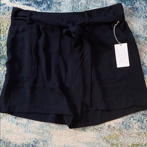 Women's Black Tie Waist Shorts size large